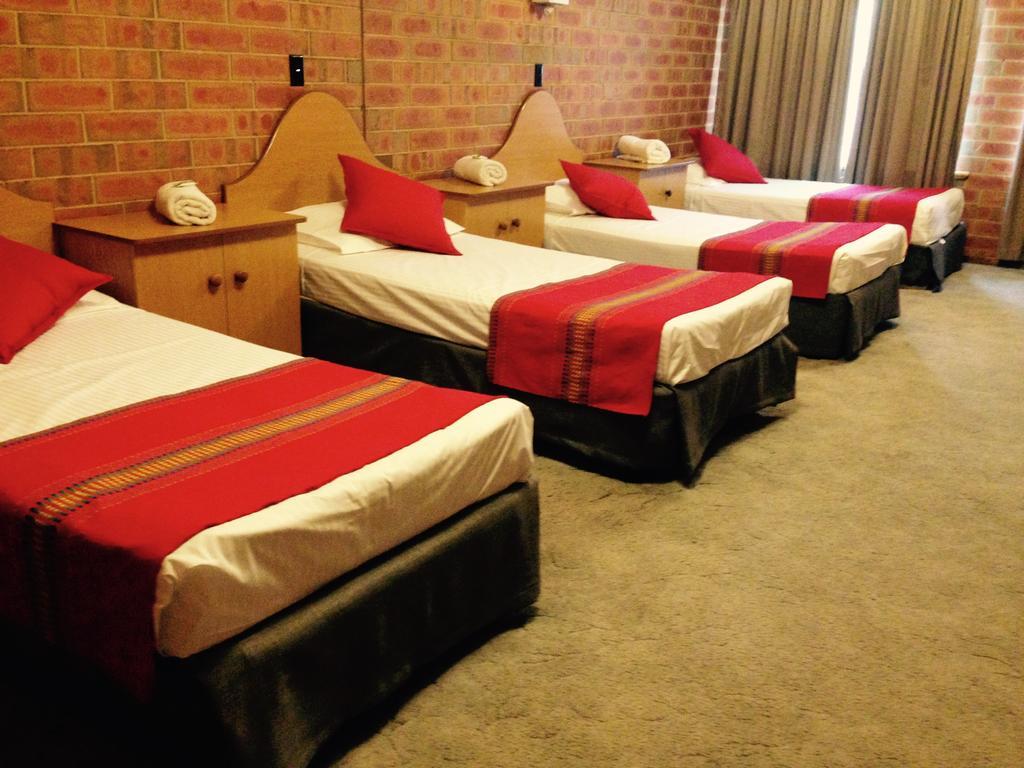 Pooraka Motor Inn Szoba fotó