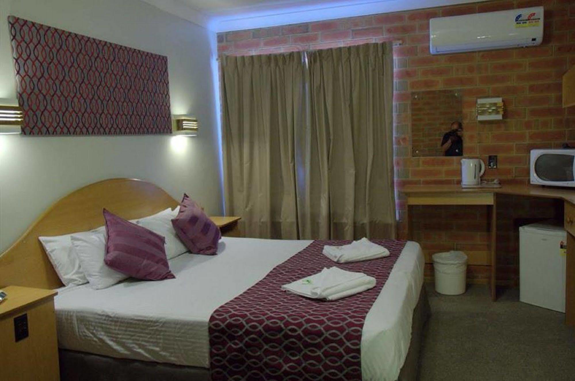 Pooraka Motor Inn Kültér fotó